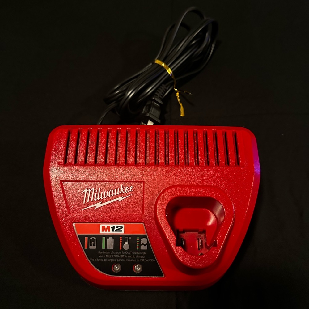 M12 12-Volt Lithium-Ion Battery Charger